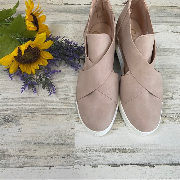 CCOCCI Shoes - 🎉HP🎉 NWOT CCOCCI Melody Blush Wedge Sneakers